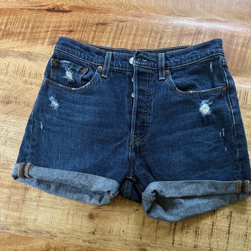 Levi’s blue denim shorts women’s 27